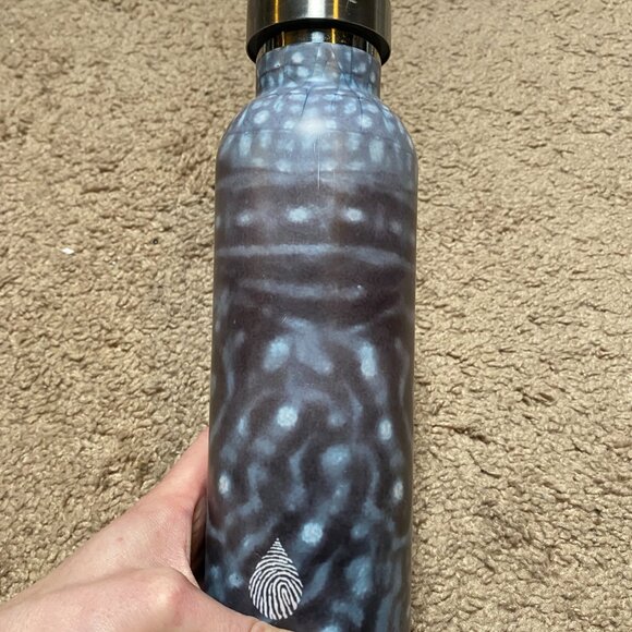 Waterlust Whale Shark Warrior Water Bottle Insulated 750 ml Stainless Steel - Picture 3 of 9
